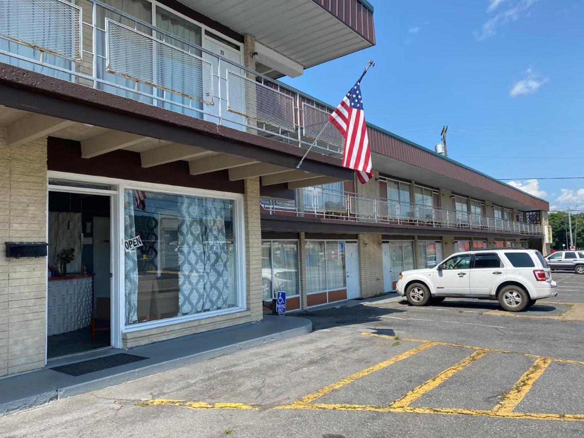 Sonrise Inn Breezewood Exterior photo